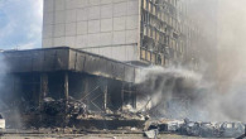 Printre clădirile lovite de ruși se numără și un centru medical. Foto: Twitter/Nexta | Poza 24 din 24