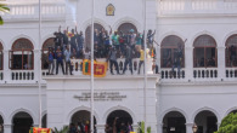 Protestatarii au intrat și în palatul prim-ministrului din Sri Lanka. Foto: Profimedia Images | Poza 23 din 31