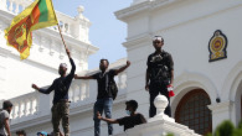 Protestatarii au intrat și în palatul prim-ministrului din Sri Lanka. Foto: Profimedia Images | Poza 11 din 31