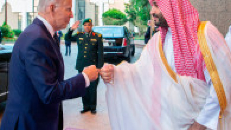 Joe Biden și prințul Mohammed bin Salman s-au salutat „bătând pumnul”. Foto: Profimedia Images | Poza 1 din 11