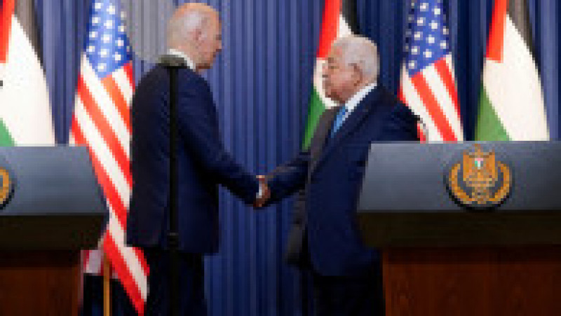 Joe Biden strânge mâna cu președintele palestinian Mahmoud Abbas. Foto: Profimedia | Poza 4 din 11
