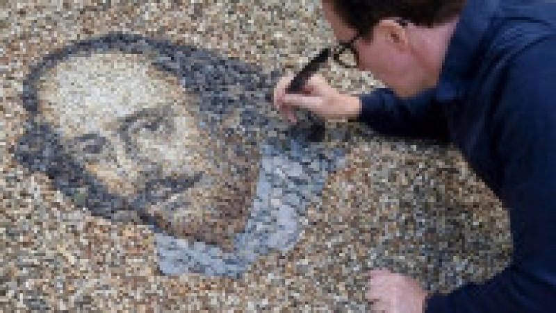 Un artist britanic realizează portrete uluitoare din pietricele obișnuite Foto: Profimedia Images | Poza 15 din 21