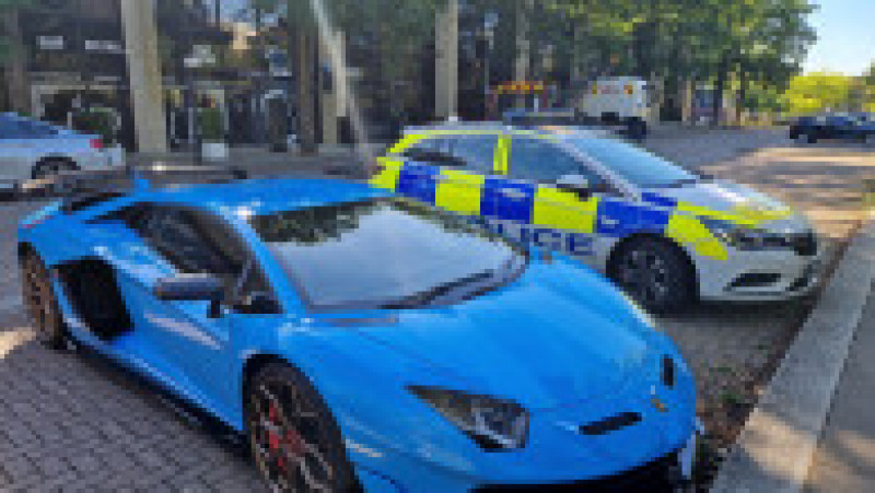 Lamborghini de 320.000 de euro confiscat pentru că avea asigurare FOTO: Twitter/ TVP Milton Keynes | Poza 2 din 4
