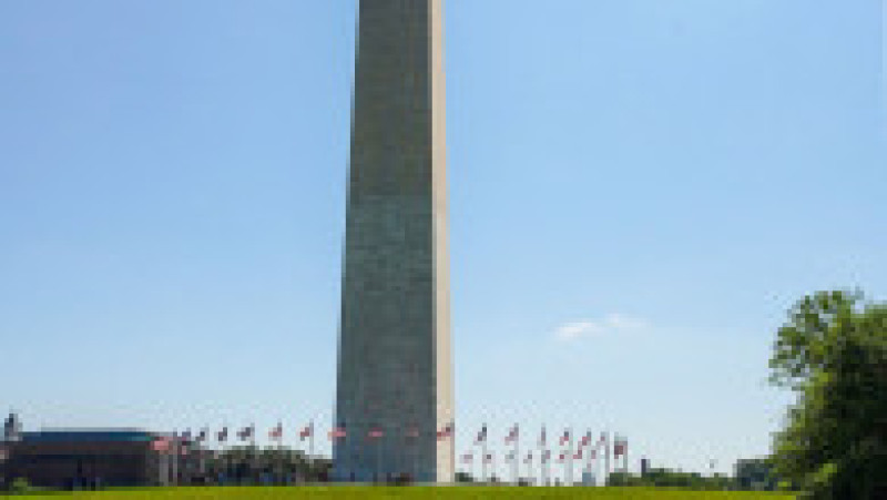 Ziua Parteneriatului Strategic dintre România și Statele Unite a fost marcată de Ambasada României în SUA printr-un semn grafic în inima capitalei americane. Foto: Facebook / Andrei Muraru | Poza 2 din 4