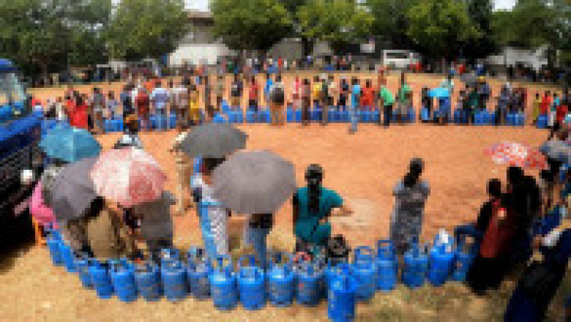 Coadă la butelii de gaz în Sri Lanka. Foto: Profimedia | Poza 1 din 7