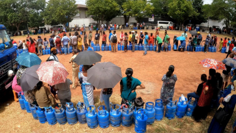Coadă la butelii de gaz în Sri Lanka. Foto: Profimedia