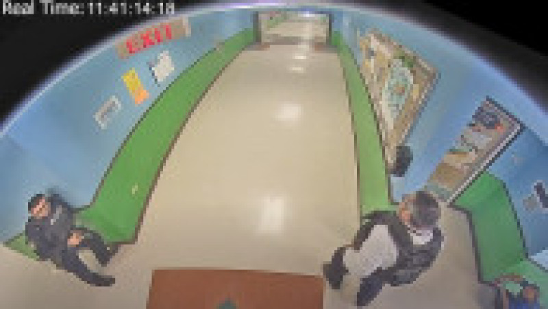 înregistrări din timpul atacului de la școala din Texas. Imaginile arată cum polițiștii nu intervin 74 de minute. FOTO: Captură Youtube | Poza 4 din 11