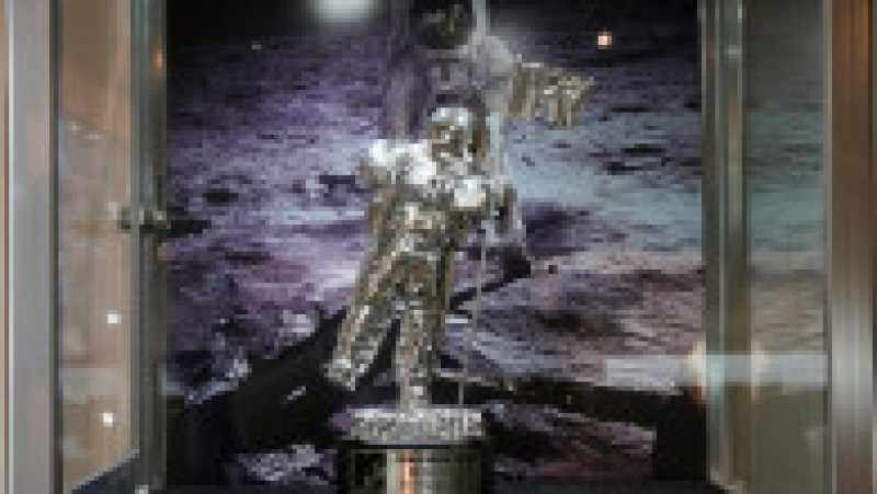 Statuetă dedicată misiunii Apollo 11. Foto: Profimedia | Poza 10 din 13
