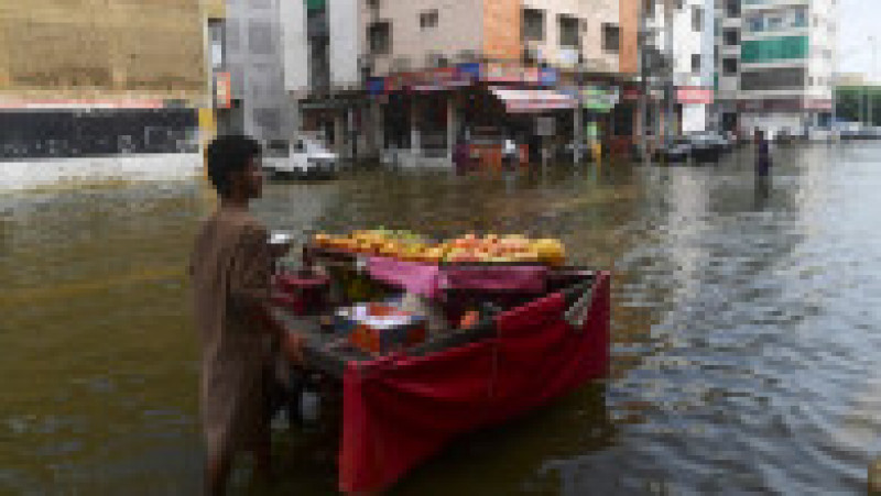 Inundațiile au ucis cel puțin 310 de persoane și au rănit alte câteva sute în Pakistan. Foto: Profimedia | Poza 7 din 13