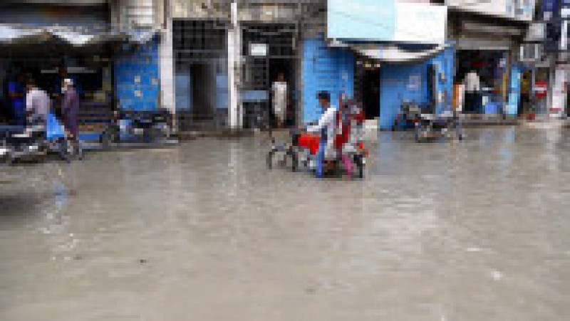 Inundațiile au ucis cel puțin 310 de persoane și au rănit alte câteva sute în Pakistan. Foto: Profimedia | Poza 5 din 13