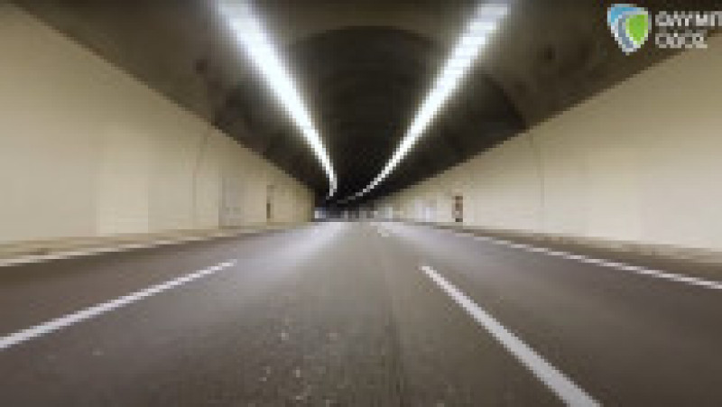 
Primul tunel cu "asfalt alb" a fost inaugurat în Grecia. Sursa foto: Olympia Odos / YouTube | Poza 2 din 10