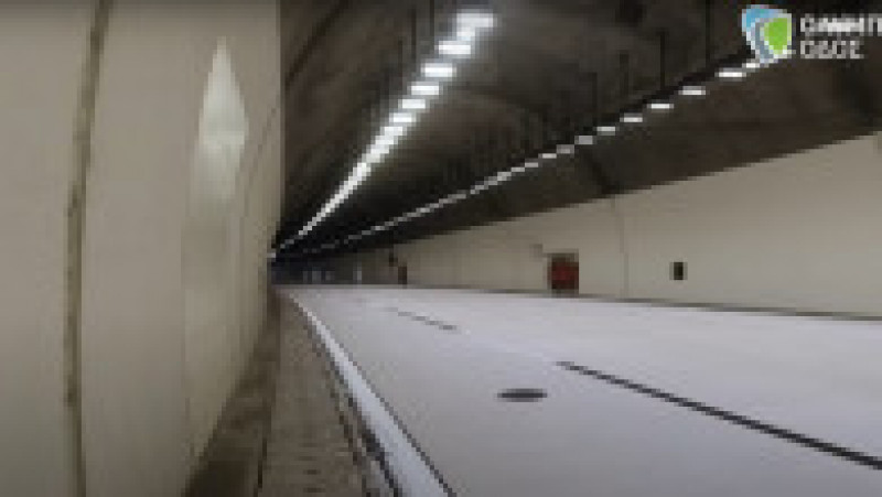 
Primul tunel cu "asfalt alb" a fost inaugurat în Grecia. Sursa foto: Olympia Odos / YouTube | Poza 9 din 10
