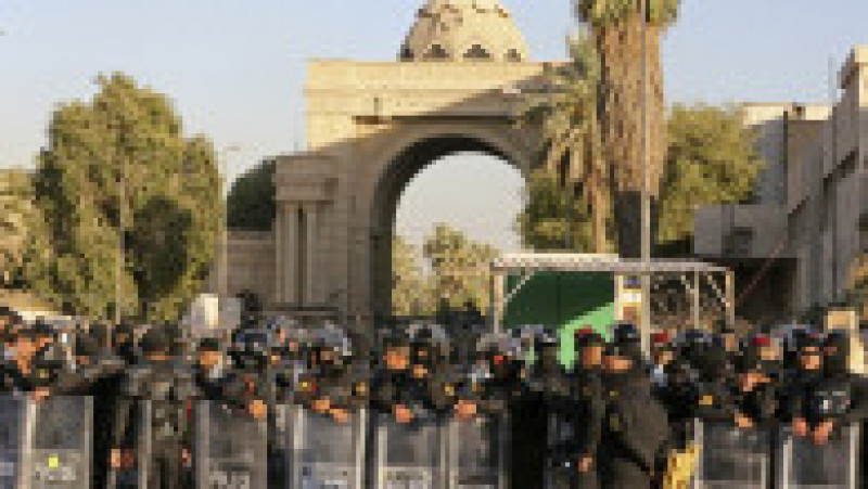Susținătorii lui Moqtada Sadr au luat cu asalt parlamentul de la Bagdad. Foto: Profimedia | Poza 7 din 7