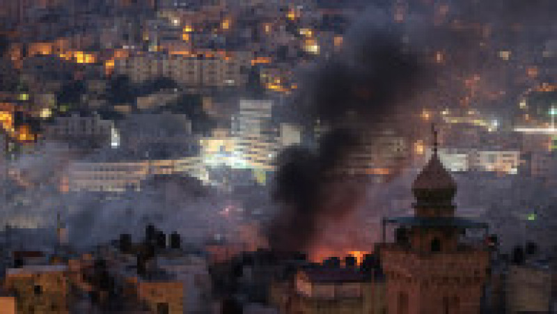 Fum deasupra orașului Nablus, după operațiunea israeliană. Foto: Profimedia | Poza 7 din 12