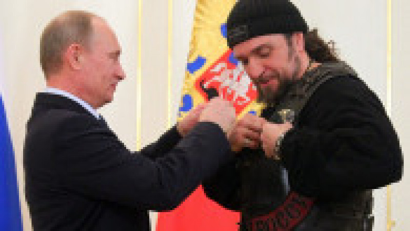 Liderul grupului, Alexander Zaldostanov, a fost decorat de Putin cu Ordinul de Merit pentru „activitatea sa în educaţia patriotică a tineretului“. Foto: Profimedia Images | Poza 5 din 21