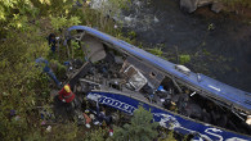 Cel puțin 24 de oameni au murit după ce un autobuz s-a răsturnat într-un râu, în Kenya. Foto: Profimedia Images | Poza 2 din 5