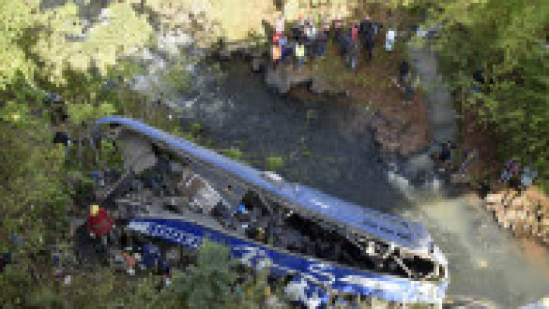 Cel puțin 34 de oameni au murit după ce un autobuz s-a răsturnat într-un râu, în Kenya. Foto: Profimedia Images | Poza 3 din 5