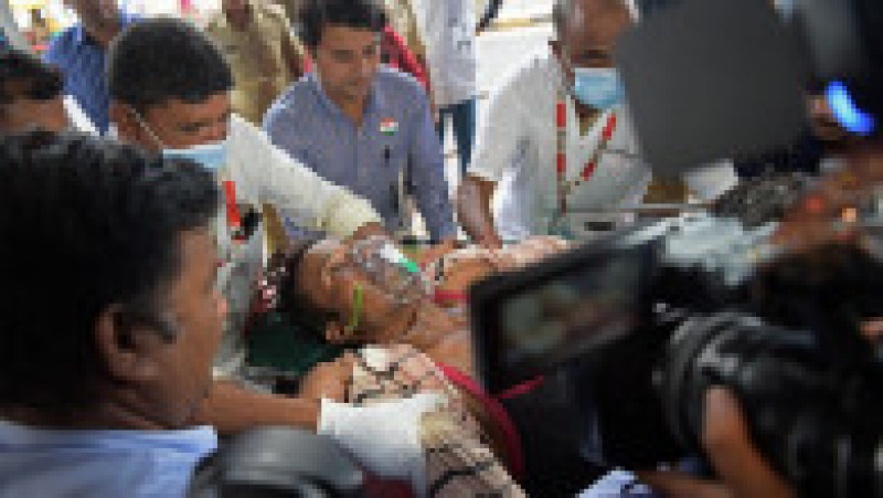 Cel puţin 42 de persoane au murit în vestul Indiei şi alte aproape 100 au fost spitalizate, victime ale unui alcool de contrabandă. Foto-Profimedia | Poza 5 din 36