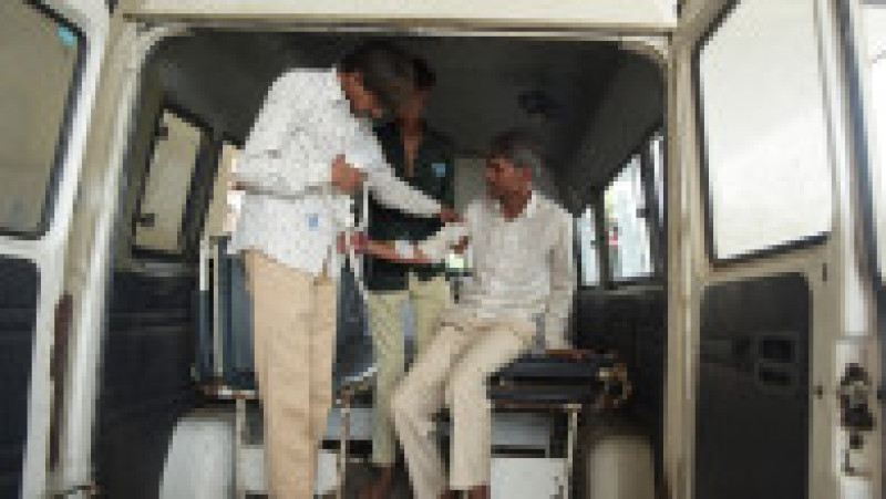 Cel puţin 42 de persoane au murit în vestul Indiei şi alte aproape 100 au fost spitalizate, victime ale unui alcool de contrabandă. Foto-Profimedia | Poza 3 din 36