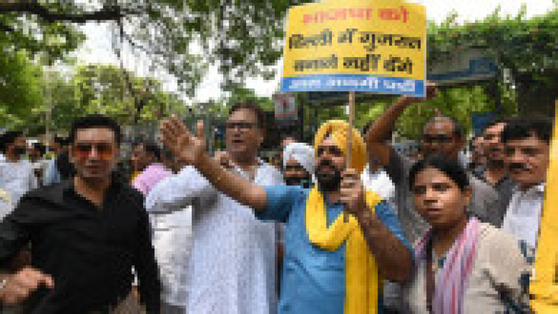 În fața sediului Partidului Bharatiya Janata (Partidul Poporului Indian), în Delhi, al premierului Modi proteste au izbucnit după tragedie. Foto-Profimedia | Poza 15 din 36