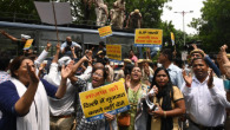 În fața sediului Partidului Bharatiya Janata (Partidul Poporului Indian), în Delhi, al premierului Modi proteste au izbucnit după tragedie. Foto-Profimedia | Poza 9 din 36