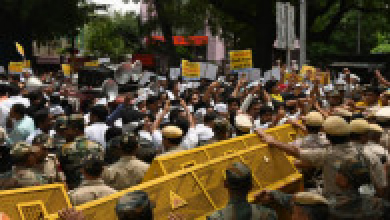 În fața sediului Partidului Bharatiya Janata (Partidul Poporului Indian), în Delhi, al premierului Modi proteste au izbucnit după tragedie. Foto-Profimedia | Poza 23 din 36