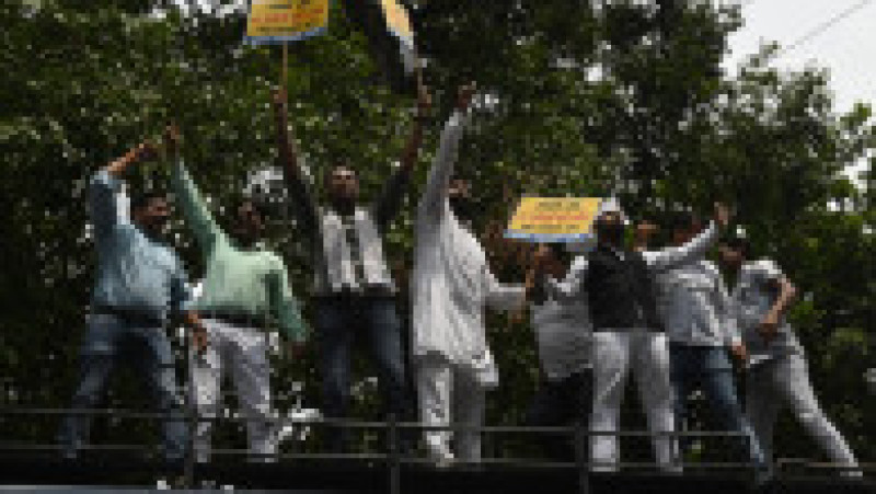 În fața sediului Partidului Bharatiya Janata (Partidul Poporului Indian), în Delhi, al premierului Modi proteste au izbucnit după tragedie. Foto-Profimedia | Poza 18 din 36