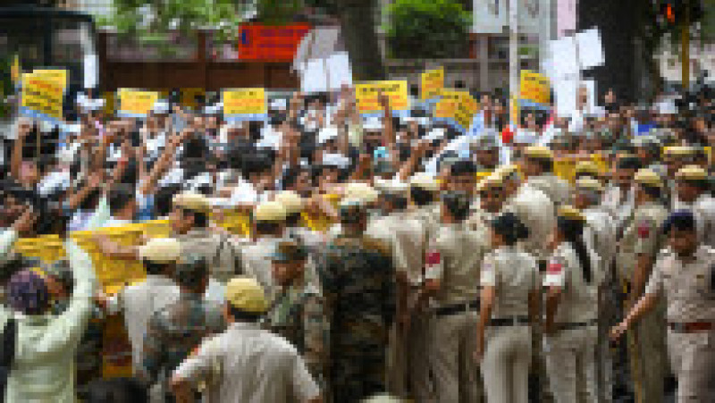 În fața sediului Partidului Bharatiya Janata (Partidul Poporului Indian), în Delhi, al premierului Modi proteste au izbucnit după tragedie. Foto-Profimedia | Poza 34 din 36