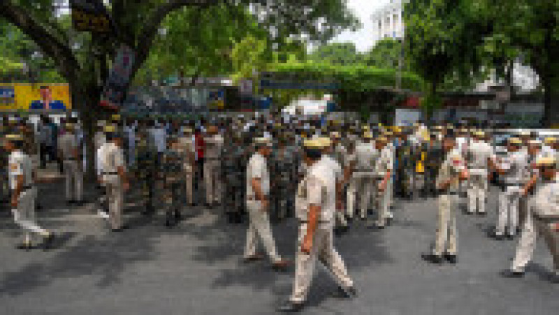 În fața sediului Partidului Bharatiya Janata (Partidul Poporului Indian), în Delhi, al premierului Modi proteste au izbucnit după tragedie. Foto-Profimedia | Poza 33 din 36
