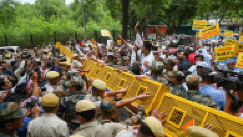 În fața sediului Partidului Bharatiya Janata (Partidul Poporului Indian), în Delhi, al premierului Modi proteste au izbucnit după tragedie. Foto-Profimedia | Poza 36 din 36