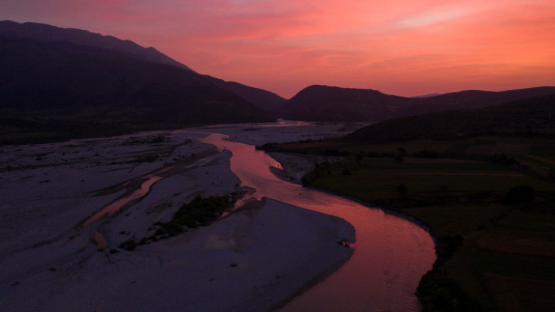 Râul Vjosa este printre ultimele râuri sălbatice rămase în Europa Foto: Profimedia Imaes
