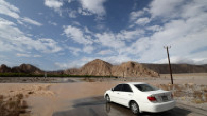Inundații puternice au lovit Emiratele Arabe Unite, o țară unde aproximativ 65% din suprafață este acoperită de deșert. Foto-Profimedia | Poza 8 din 10