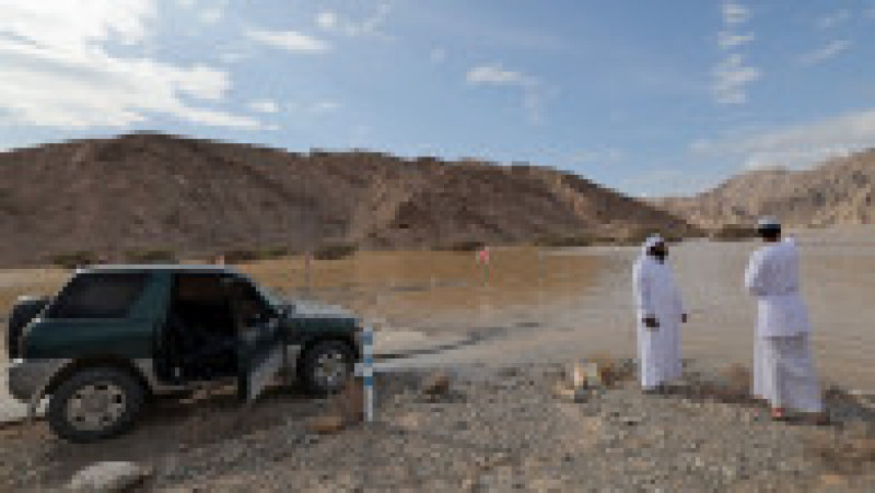 Inundații puternice au lovit Emiratele Arabe Unite, o țară unde aproximativ 65% din suprafață este acoperită de deșert. Foto-Profimedia | Poza 9 din 10