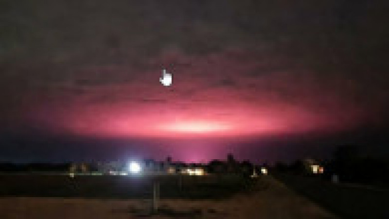 O lumină strălucitoare „bizară” a apărut pe cerul de deasupra orașului Mildura. Foto: Twitter | Poza 2 din 4