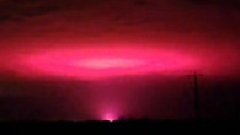 O lumină strălucitoare „bizară” a apărut pe cerul de deasupra orașului Mildura. Foto: Twitter | Poza 1 din 4