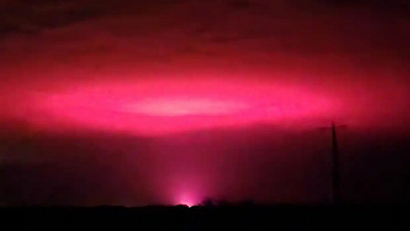 O lumină strălucitoare „bizară” a apărut pe cerul de deasupra orașului Mildura. Foto: Twitter