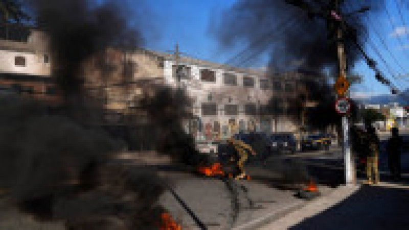 Cel puţin 18 oameni au murit într-o operaţiune a poliţiei braziliene într-o favela din Rio de Janeiro. Foto: Profimedia | Poza 2 din 19