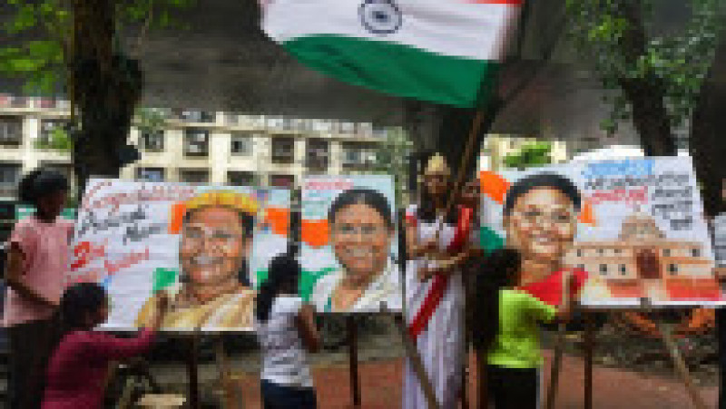 Celebrare a alegerii lui Droupadi Murmu, prima preşedintă a Indiei provenită dintr-un trib. Foto: Profimedia Images | Poza 6 din 8