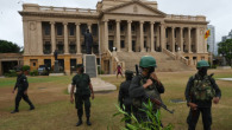 Poliția și armata din din Sri Lanka au intervenit în forță pentru a-i îndepărta pe protestatarii anti-guvernamentali. FOTO: Profimedia Images | Poza 2 din 17