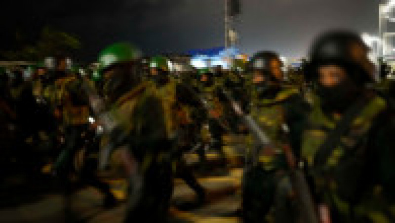 Poliția și armata din din Sri Lanka au intervenit în forță pentru a-i îndepărta pe protestatarii anti-guvernamentali. FOTO: Profimedia Images | Poza 14 din 17