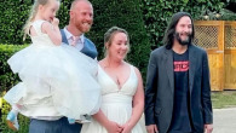 Un cuplu din Anglia a avut chiar în ziua nunții o surpriză colosală: actorul Keanu Reeves și-a făcut apariția la eveniment FOTO: Profimedia Images | Poza 6 din 6