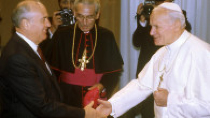 Mihail Gorbaciov și Papa Ioan Paul al doilea. Foto: Profimedia | Poza 7 din 10