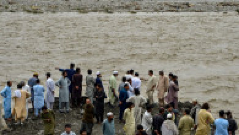 Inundațiile catastrofale din Pakistan au creat un lac de peste 100 de kilograme lățime în mijlocul uscatului. Sursa foto: Profimedia Images | Poza 16 din 31