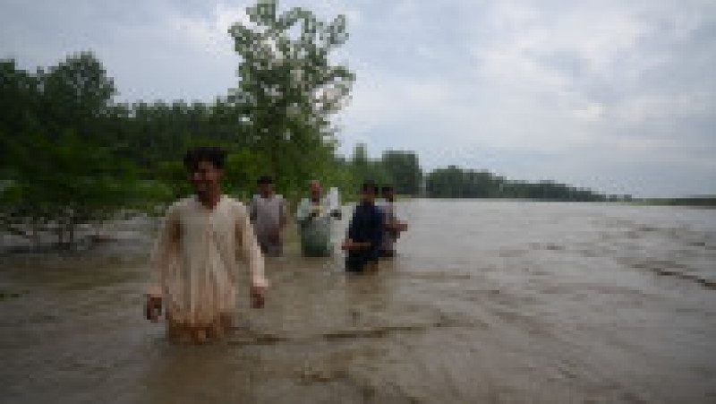 Inundațiile catastrofale din Pakistan au creat un lac de peste 100 de kilograme lățime în mijlocul uscatului. Sursa foto: Profimedia Images | Poza 24 din 31