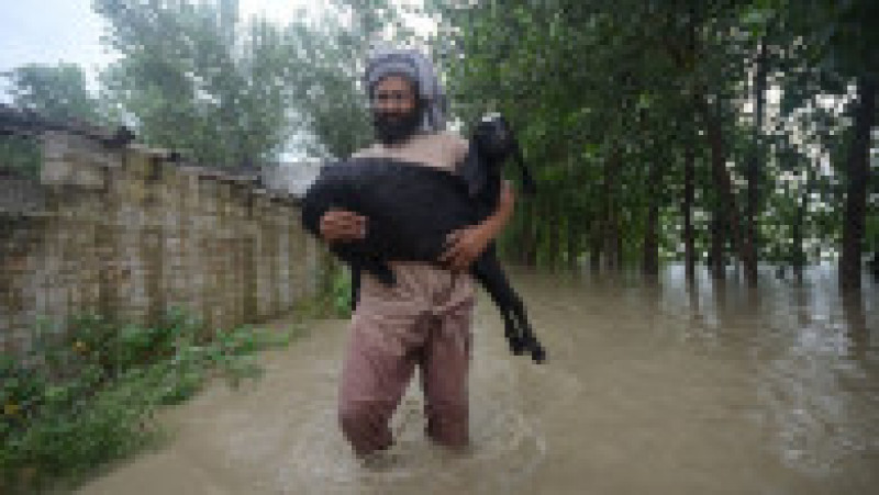 Inundațiile catastrofale din Pakistan au creat un lac de peste 100 de kilograme lățime în mijlocul uscatului. Sursa foto: Profimedia Images | Poza 25 din 31