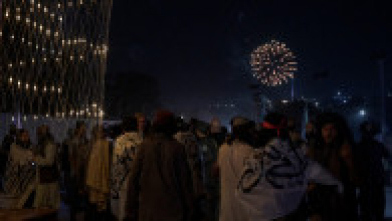 Talibanii au sărbătorit un an de la retragerea americanilor cu focuri de artificii. Foto: Profimedia Images | Poza 14 din 17