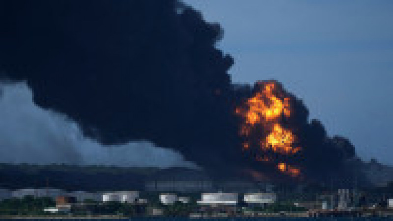 Incendiu de proporții la un depozit de petrol din Cuba, declanșat de un trăsnet Foto: Profimedia Images | Poza 2 din 11