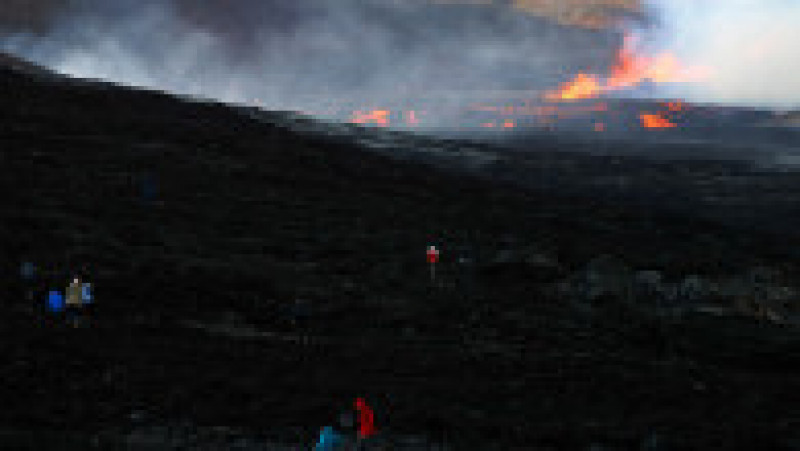 Turiștii și localnicii au fost sfătuiți să evite zona din cauza gazelor toxice emanate de vulcan. Foto: Profimedia Images | Poza 9 din 12
