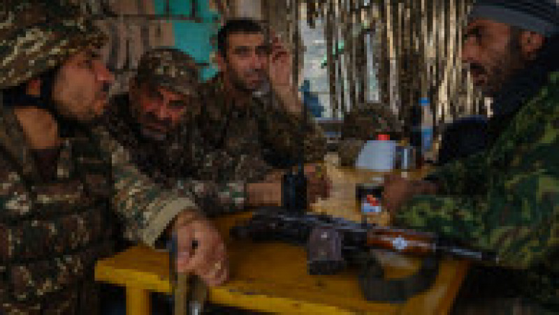 Ultimul război dintre Azerbaijan și Armenia pentru enclava Nagorno-Karabah, purtat în toamna anului 2020, s-a soldat cu circa 6.500 de morţi şi a fost oprit prin armistiţiul negociat de Rusia în faţa unei înfrângeri iminente a trupelor armene. Sursa foto: Profimedia Images | Poza 16 din 24