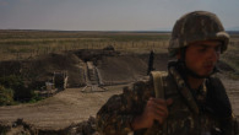 Ultimul război dintre Azerbaijan și Armenia pentru enclava Nagorno-Karabah, purtat în toamna anului 2020, s-a soldat cu circa 6.500 de morţi şi a fost oprit prin armistiţiul negociat de Rusia în faţa unei înfrângeri iminente a trupelor armene. Sursa foto: Profimedia Images | Poza 18 din 24